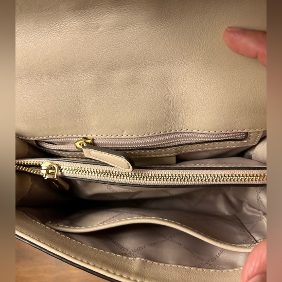 Michael Kors EUC Whitney Studded Colorblock Leather Convertible
Shoulder… - Picture 13 of 17